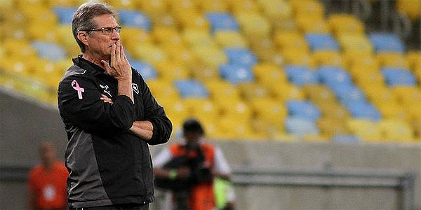 Mesmo sem ter problema grave detectado, Oswaldo não estará no banco de reservas ante Náutico (Divulgação/Botafogo F. R.)