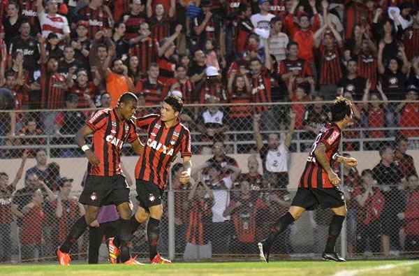 O gol da vitória foi marcado pelo atacante Marcelo, aos dois minutos do primeiro tempo (Divulgação/AtléticoParanaense.com)
