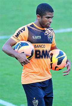 Frustrado, lateral-esquerdo deixa o Galo e agora busca novo clube (Alexandre Guzanshe/EM/D.A Press)