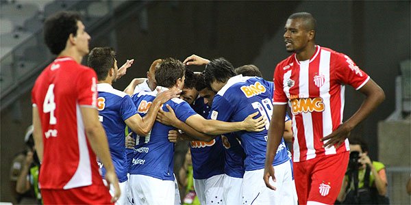 Com três gols marcados no primeiro tempo, Cruzeiro derrotou o Villa Nova no Mineirão (Rodrigo Clemente/EM/DA Press)