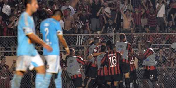 Em disputa emocionante no Paraná, Furacão deixou o estádio classificado à fase de grupos (Site oficial do Atlético-PR)