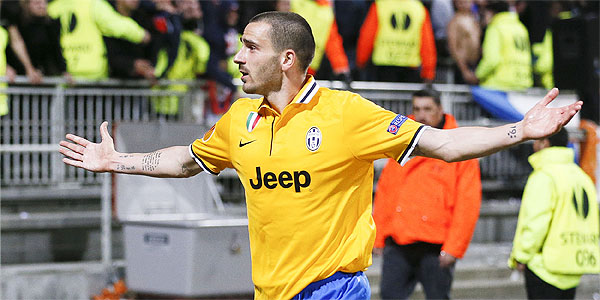 Com gol marcado nos minutos finais, Bonucci deu a vitória à Juventus sobre o Lyon na Liga Europa (REUTERS/Robert Pratta )