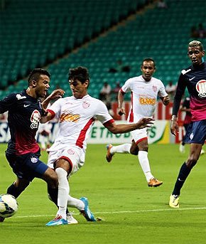 Bahia venceu o Villa por 2 a 0 e se classificou (Divulgação/EC Bahia)