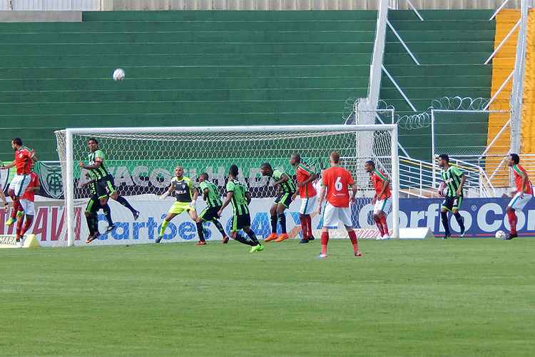 América abre vantagem mas vacila no fim do 2º tempo e cede empate ao