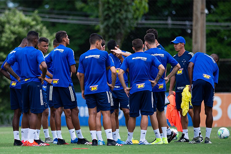 Sem três titulares Cruzeiro divulga relacionados para jogo contra o