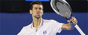 Novak Djokovic sofre, mas vence Murray e far� final com Rafael Nadal (REUTERS/Tim Wimborne )
