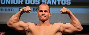 Junior Cigano afia jiu-jitsu para duelo contra Mir, mas aposta na troca��o (Josh Hedges/Zuffa LLC/Zuffa LLC via Getty Images)