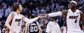 Heat se recupera com vit�ria sobre o Spurs na prorroga��o e for�a jogo 7 (REUTERS/Mike Segar )
