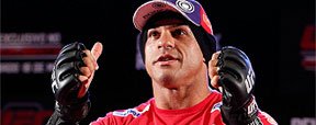 Belfort avisa que n�o pede duelo pelo t�tulo, mas garante: 'Fiz o necess�rio' (Photo by Josh Hedges/Zuffa LLC/Zuffa LLC via Getty Images)