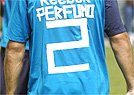 Montillo presta homenagem ao �dolo Perfumo (Euler Junior/EM/D.APress)