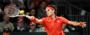Jogando em casa, Federer perde para Isner, e Estados Unidos abrem 2 a 0 (AFP PHOTO / SASA DJORDJEVIC )