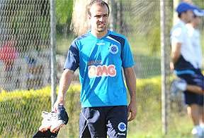 Com dores na panturrilha, Roger � poupado de treino coletivo na Toca II (Jorge Gontijo/EM/D.APress)