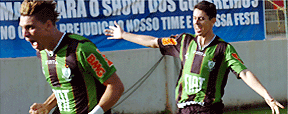 Coelho suporta pressão, vence com gol nos acréscimos e avança à final (Alexandre Guzanshe/EM/D.APress)