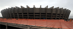 Secopa garante entrega do Mineir�o no fim do ano, mas Fifa prev� atraso (Leandro Couri/EM/D.A Press)