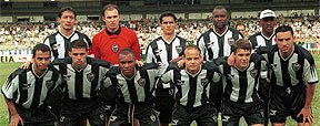 Gera��o que inspirou nova camisa do Galo compara time de 99 com atual (Arquivo/Estado de Minas)