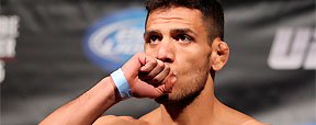 Mais um brasileiro escalado: Rafael dos Anjos encara Anthony Njokuani (Josh Hedges/Zuffa LLC/Zuffa LLC via Getty Images)