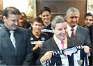Campe�es s�o recebidos pelo governador