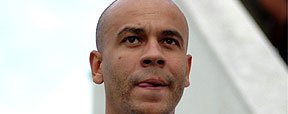 Alex Silva rompe ligamento e fica longe dos gramados at� o fim do ano (Alexandre Guzanshe/EM/D.A Press)