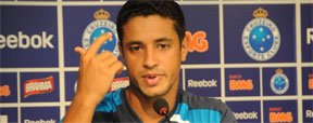 Leo lamenta les�o de zagueiro Alex Silva e comenta sobre novo defensor