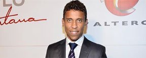 Marcos Rocha, do Atl�tico,  recebe o pr�mio pelo terceiro ano consecutivo (Uarlen Val�rio/Ag�ncia I7)