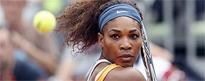 Serena Williams vence espanhola e chega � semifinal; Sharapova desiste (REUTERS/Alessandro Bianchi)