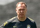 Mano  Menezes pede mudan�as e alfineta Rom�rio (NELSON ALMEIDA)