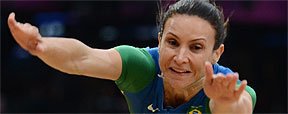 Salto queimado anima Maurren Maggi ap�s ficar no �ltimo lugar em SP (AFP PHOTO / FRANCK FIFE 	)