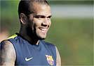 Daniel Alves n�o descarta jogar no futebol franc�s (AFP PHOTO / JOSEP LAGO)