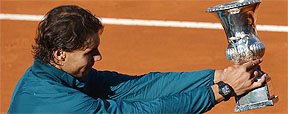  Nadal sobe para o quarto lugar no ranking; brasileiros perdem posi��es (AFP PHOTO / GABRIEL BOUYS )