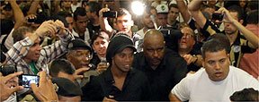 No calor da massa, time do Atl�tico embarca rumo a Tijuana, no M�xico (Rodrigo Clemente/EM/D.A Press)