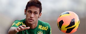 Ap�s reuni�o, Santos recusa segunda proposta do Barcelona por Neymar  (REUTERS/Paulo Whitaker )