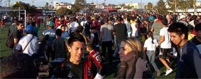 Ronaldinho mobiliza os mexicanos por onde passa com o Galo em Tijuana (Thiago de Castro/Superesportes)