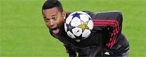 Com a sa�da de Neymar cada vez mais pr�xima, Muricy quer Robinho (AFP PHOTO / JOSEP LAGO )