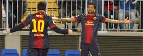 Daniel Alves diz que Neymar seria um "al�vio" para Lionel Messi no Bar�a (REUTERS/Jon Nazca )