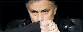 T�cnico Mourinho confirma destino: 'Vou para Londres, onde me querem' (AFP PHOTO / JAVIER SORIANO )