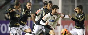 Corinthians e Botafogo empatam no Pacaembu na abertura do Brasileiro (M�RCIO FERNANDES/ESTAD�O CONTE�DO)