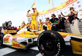 Hunter-Reay vence em Milwaukee; H�lio Castroneves segue l�der (AFP PHOTO)