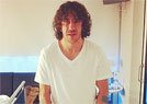 Ap�s cirurgia, Puyol j� mira a pr�-temporada (Reprodu��o/Instagram)