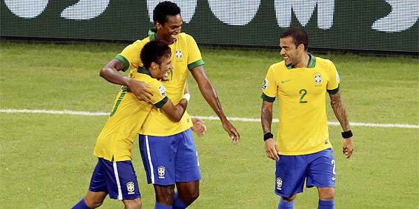 Com gols de Neymar e J�, Brasil derrota M�xico no Castel�o (REUTERS/Paulo Whitaker )