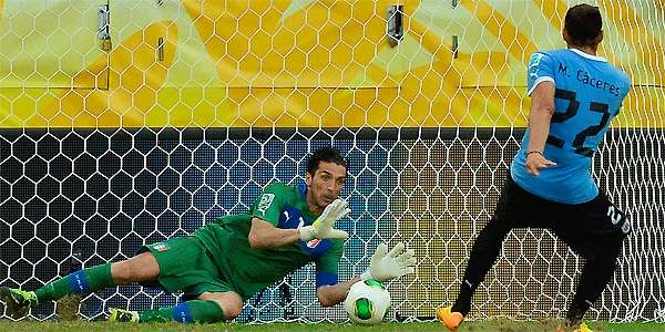 Itália vence Uruguai nos pênaltis e fica em terceiro lugar (AFP PHOTO / VINCENZO PINTO )