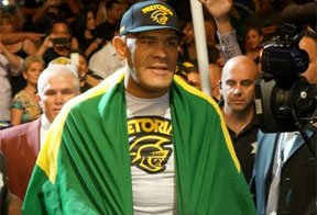 Ant�nio "Pez�o" agradece carinho dos brasileiros ap�s rev�s para Vel�squez (Getty Images/UFC)