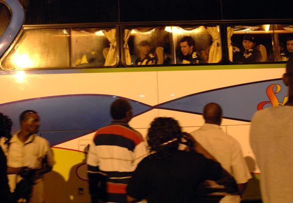 Imagens da chegada da delegao  Tanznia