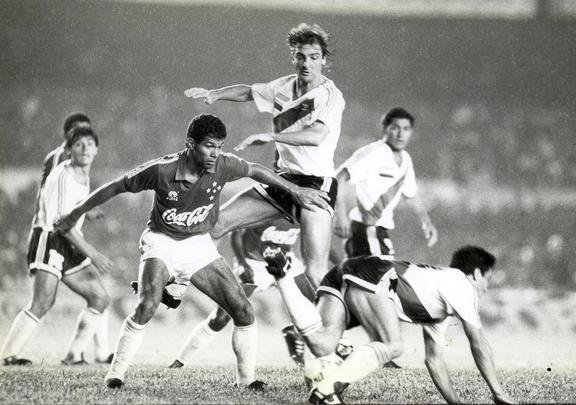 Em 20 de novembro de 1991, Cruzeiro conquistava o indito ttulo da Supercopa dos Campees da Copa Libertadores sobre o River Plate, ao vencer por 3 a 0 no Mineiro, aps derrota por 2 a 0 na Argentina; Mario Tilico marcou dois gols