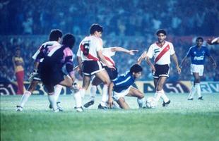 Em 20 de novembro de 1991, Cruzeiro conquistava o inédito título da Supercopa dos Campeões da Copa Libertadores sobre o River Plate, ao vencer por 3 a 0 no Mineirão, após derrota por 2 a 0 na Argentina; Luís Fernando Flores na decisão
