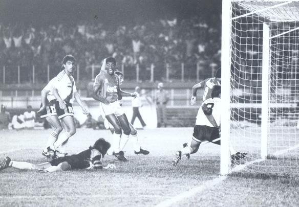 Em 20 de novembro de 1991, Cruzeiro conquistava o indito ttulo da Supercopa dos Campees da Copa Libertadores sobre o River Plate, ao vencer por 3 a 0 no Mineiro, aps derrota por 2 a 0 na Argentina