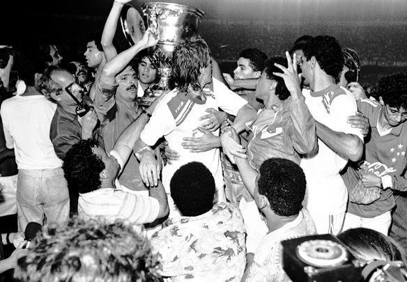 Em 20 de novembro de 1991, Cruzeiro conquistava o indito ttulo da Supercopa dos Campees da Copa Libertadores sobre o River Plate, ao vencer por 3 a 0 no Mineiro, aps derrota por 2 a 0 na Argentina
