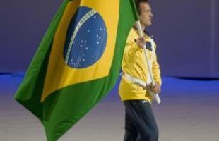 Ginasta Diego Hypolito foi o porta-bandeira brasileiro