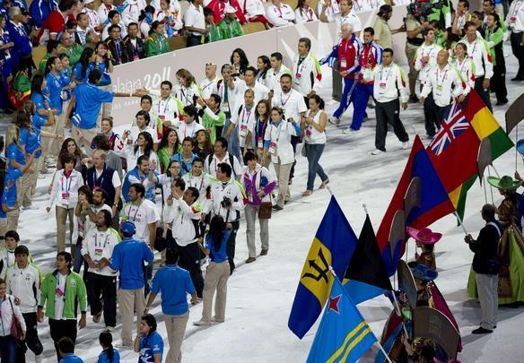 Delegaes desfilam pelo Estdio Omnilife