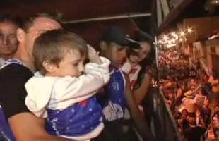 Camisa 10 do Cruzeiro viu o filho, Santino, ser homenageado