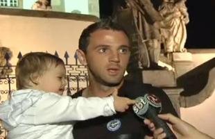 Camisa 10 do Cruzeiro viu o filho, Santino, ser homenageado
